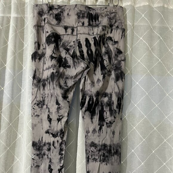 black and grey lululemon leggings size 8 - Picture 5 of 8